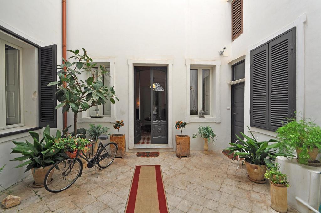 Palazzo De Donatis B&B Melissano Exterior photo