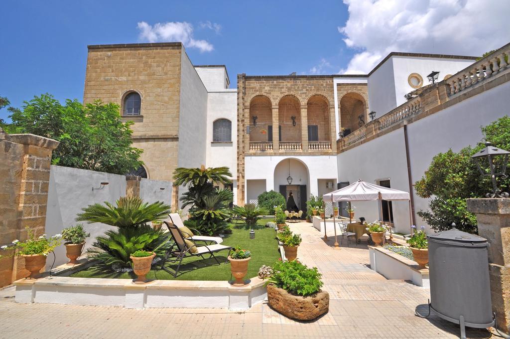Palazzo De Donatis B&B Melissano Exterior photo