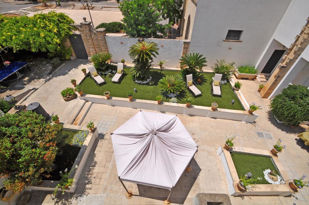 Palazzo De Donatis B&B Melissano Exterior photo