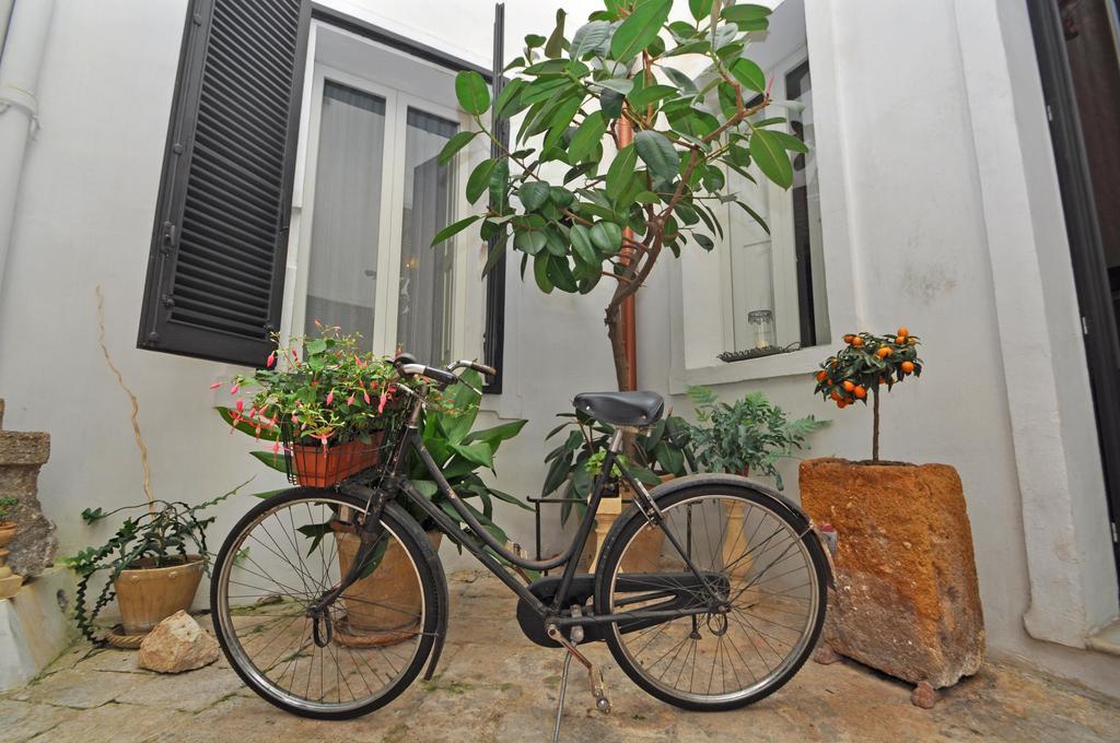 Palazzo De Donatis B&B Melissano Exterior photo