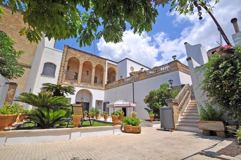 Palazzo De Donatis B&B Melissano Exterior photo