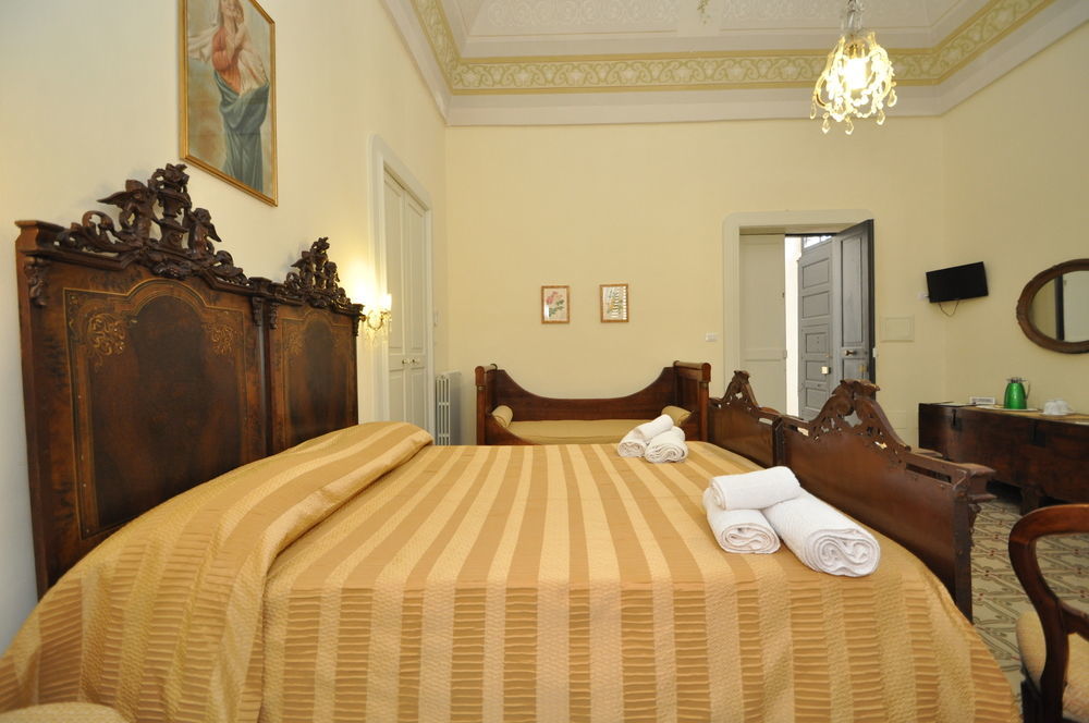 Palazzo De Donatis B&B Melissano Exterior photo