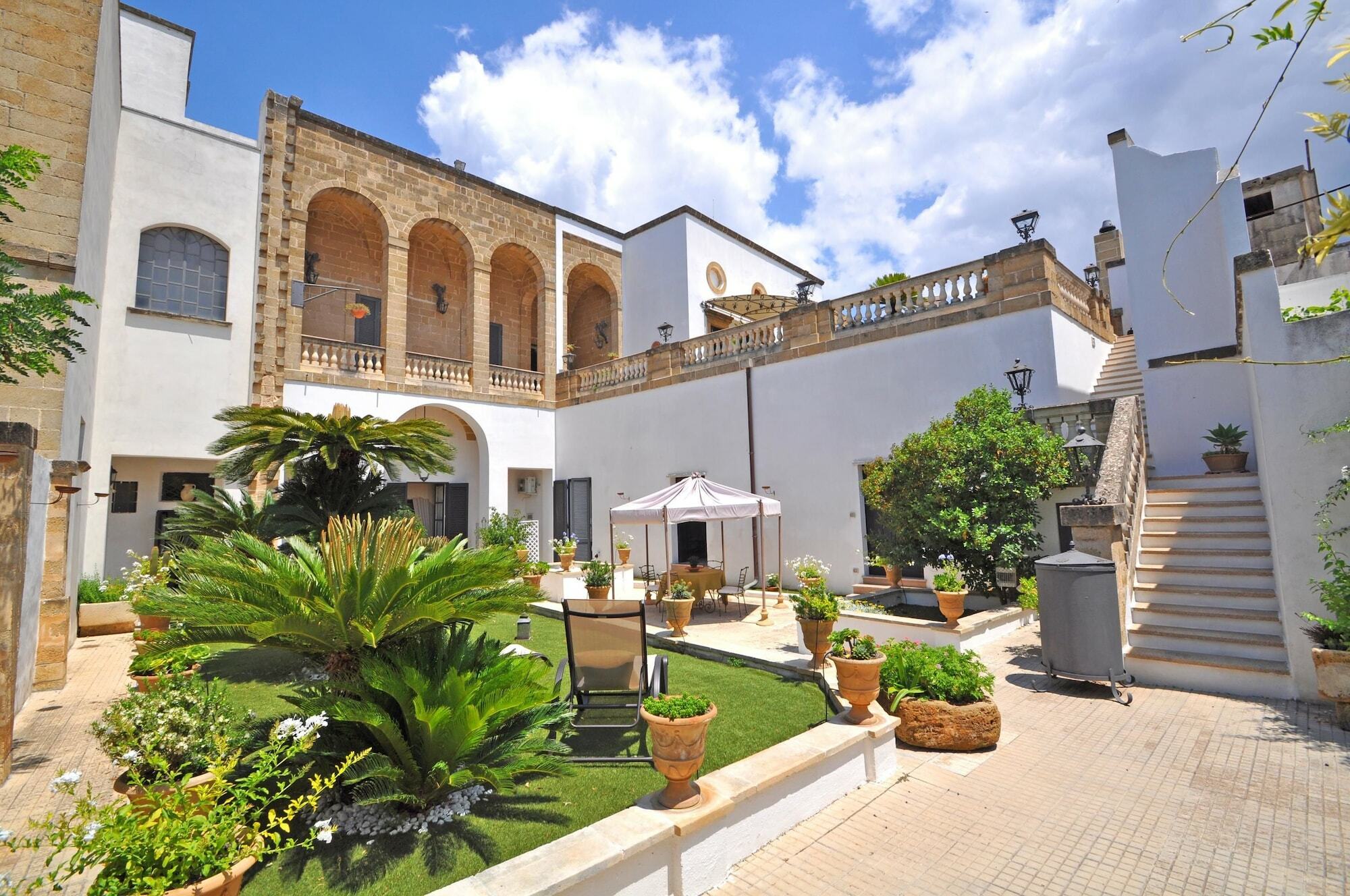 Palazzo De Donatis B&B Melissano Exterior photo